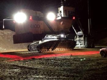 Red zone light for shovel